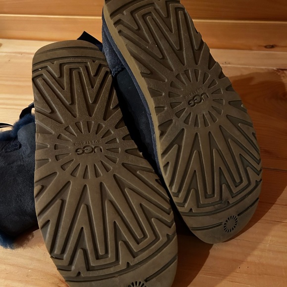 Women’s Uggs size 7 - Picture 8 of 8